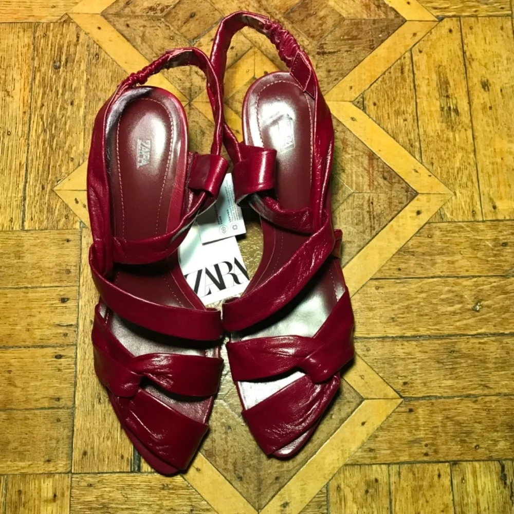 Zara Leather Low Heel Sandals Vibrant Red Chic Classy Open-Toe Slingback Size 8